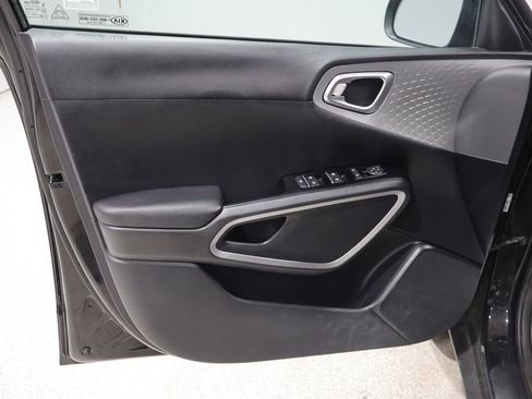 Used 2021 Kia Soul LX FWD image 13