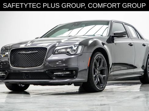 Used 2023 Chrysler 300 S w/ Comfort Group RWD image 9