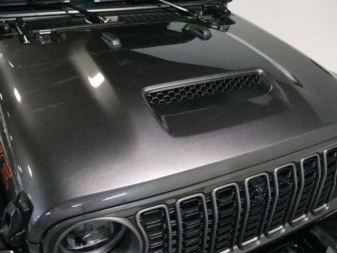 Used 2026 Jeep Gladiator Mojave AWD/4WD image 33