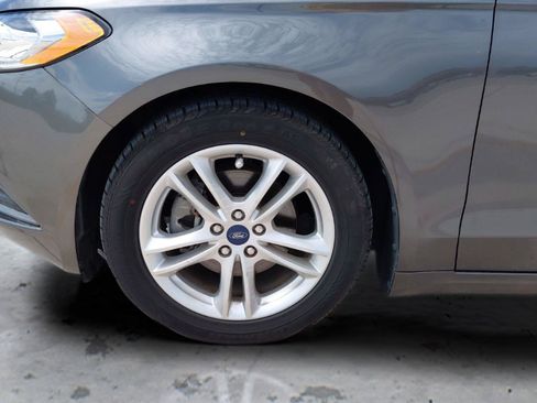Used 2018 Ford Fusion SE w/ Fusion SE Technology Package FWD image 9