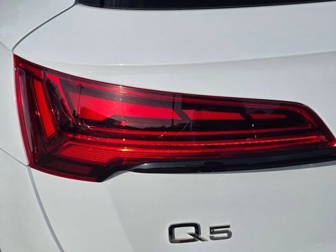Used 2023 Audi Q5 e Premium Plus w/ Premium Plus Package AWD/4WD image 9