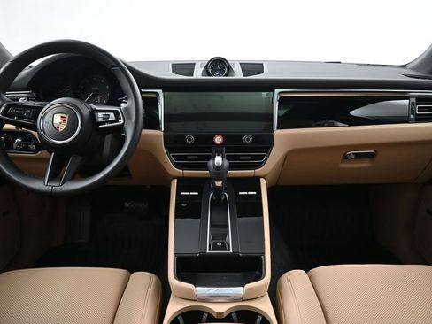 Certified 2026 Porsche Macan AWD/4WD image 9