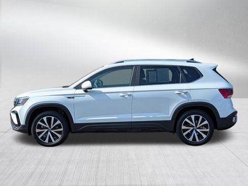 Certified 2023 Volkswagen Taos SE w/ Panoramic Sunroof Package AWD/4WD image 4