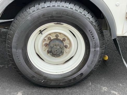 Certified 2022 Ford E-350 and Econoline 350 Super Duty w/ Power Windows & Locks Group image 7