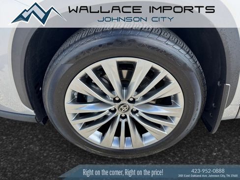 Used 2024 Toyota Highlander Platinum AWD/4WD image 9