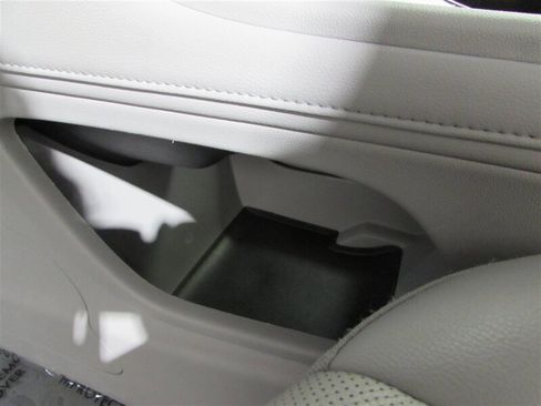 Used 2023 GMC Acadia SLT image 90