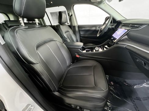 Used 2023 Jeep Grand Cherokee Limited w/ Luxury Tech Group II AWD/4WD image 27