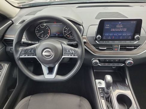 Used 2024 Nissan Altima 2.5 SV image 15