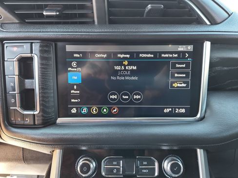 Used 2021 GMC Yukon Denali w/ Denali Premium Package image 12