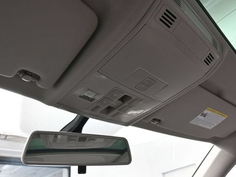 Used 2019 Volkswagen Tiguan SE w/ Panoramic Sunroof Package FWD image 23