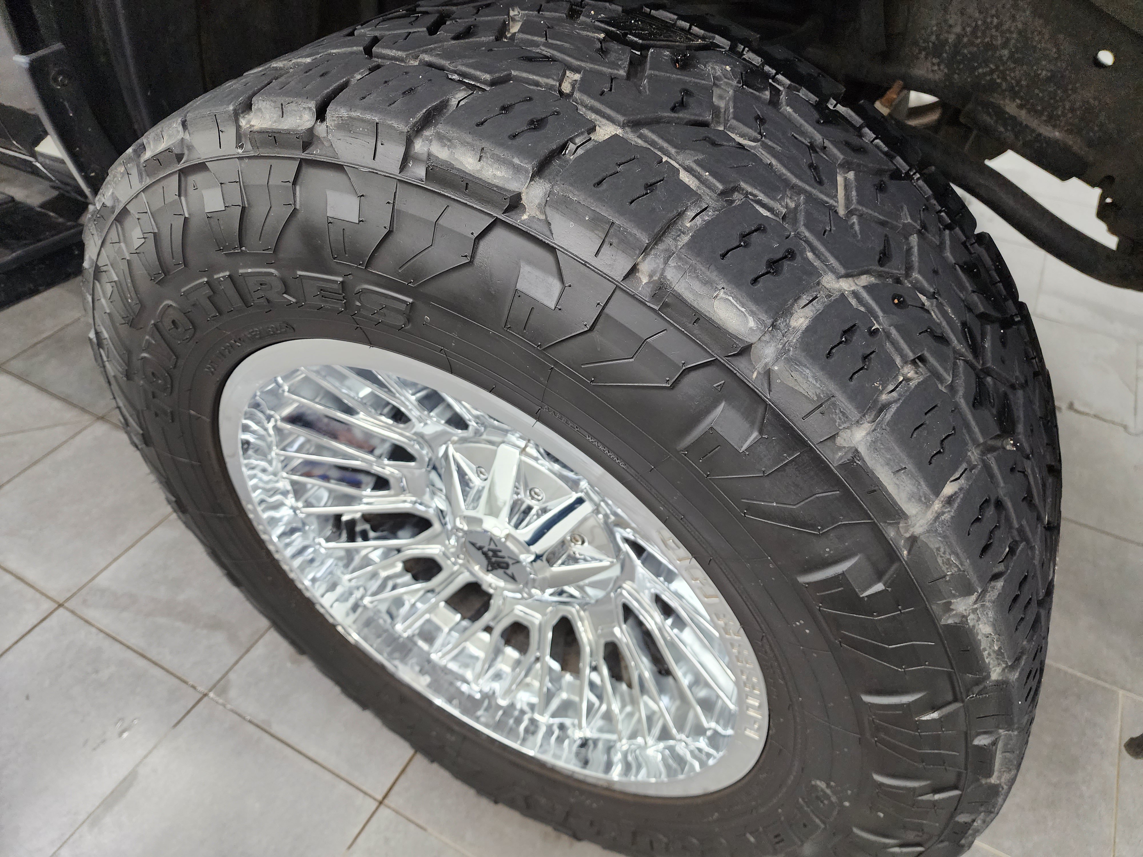 Used 2024 RAM 2500 Laramie w/ Sport Appearance Package AWD/4WD image 3