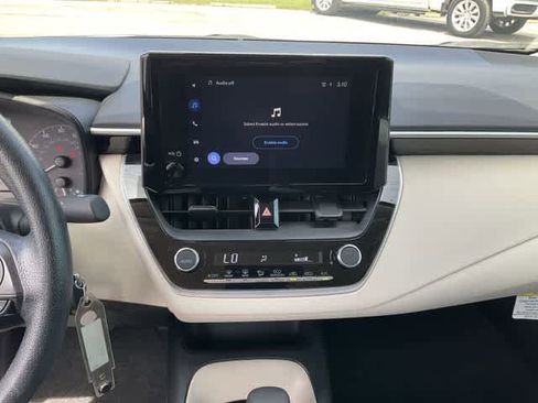 Used 2025 Toyota Corolla LE FWD image 20