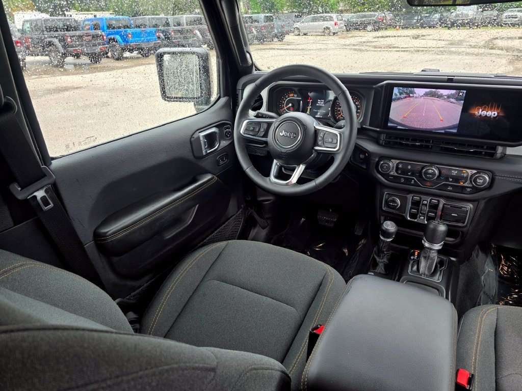 Used 2026 Jeep Wrangler Unlimited Sahara AWD/4WD image 32