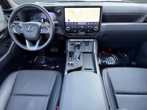 Used 2025 Lexus GX 550 w/ Accessory Package (2T) AWD/4WD image 15