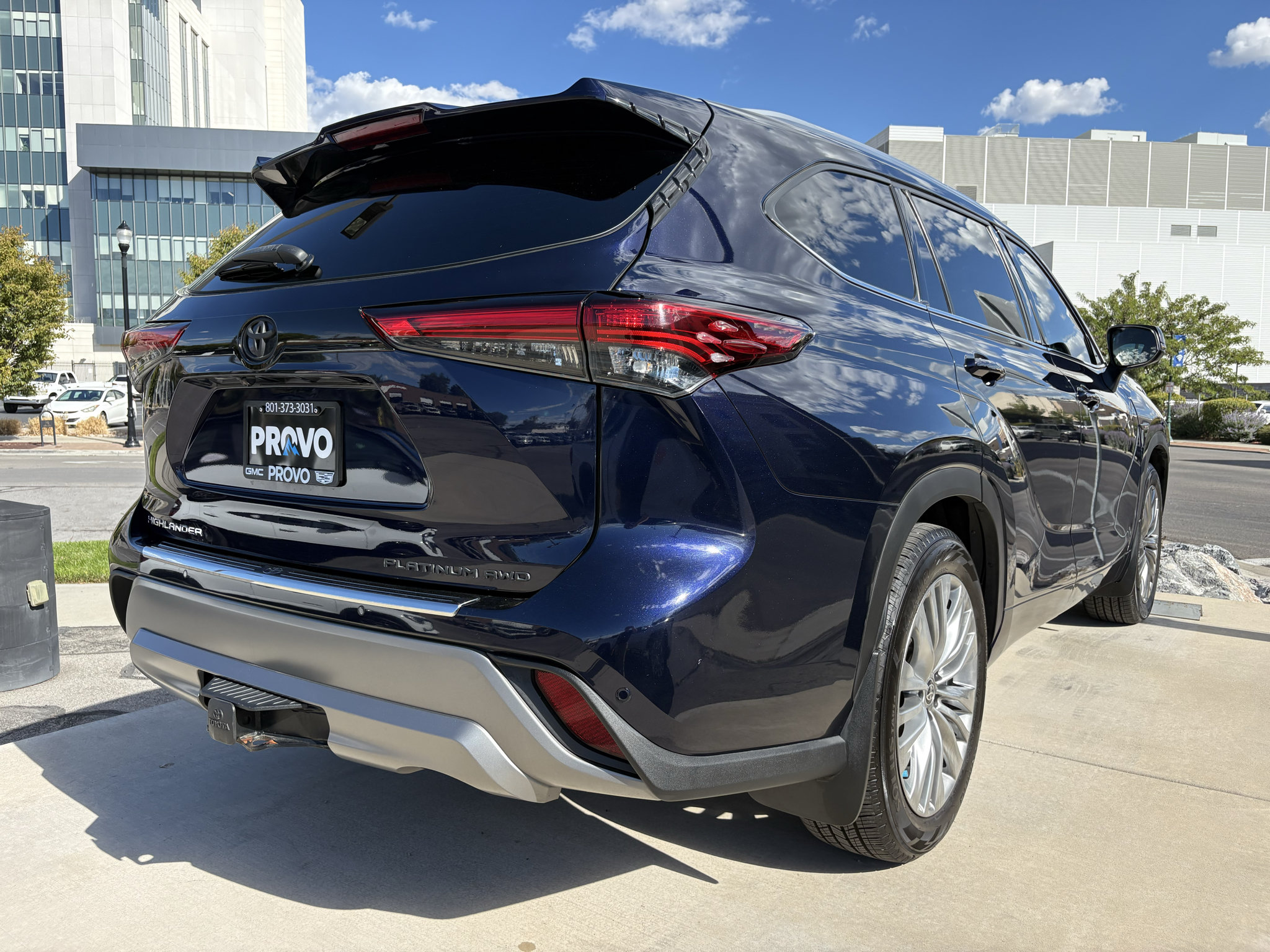 Used 2022 Toyota Highlander Platinum AWD/4WD image 4