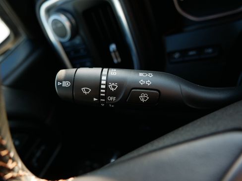 Used 2020 GMC Sierra 1500 AT4 w/ Off-Road Performance Package image 32