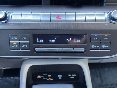 Used 2025 Hyundai Kona SEL AWD/4WD image 28