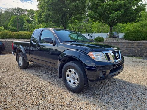 Used 2012 Nissan Frontier SV w/ SV Premium Utility Pkg AWD/4WD image 1