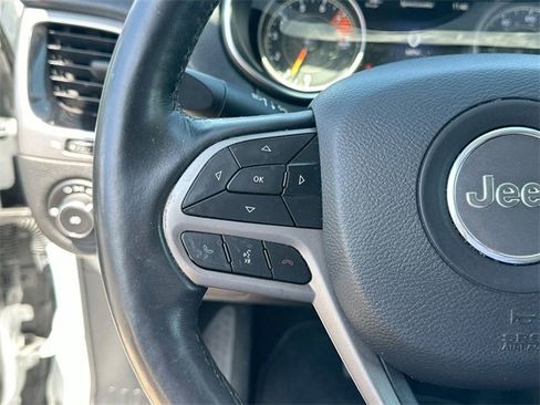 Used 2019 Jeep Cherokee Limited w/ Technology Group image 26