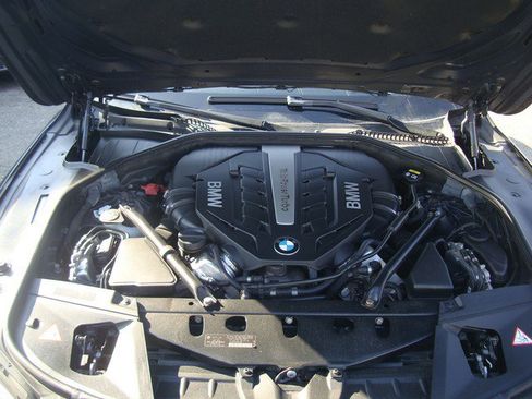 Used 2015 BMW 750i xDrive image 14