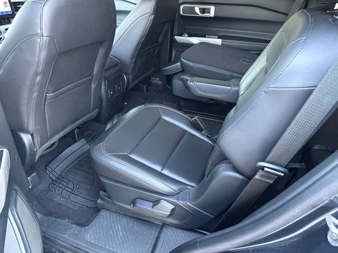 Used 2024 Ford Explorer XLT w/ Equipment Group 202A AWD/4WD image 19