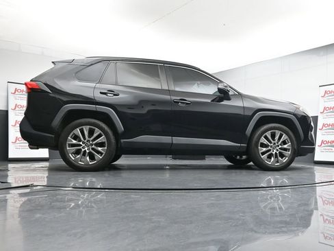 Used 2021 Toyota RAV4 XLE Premium image 38