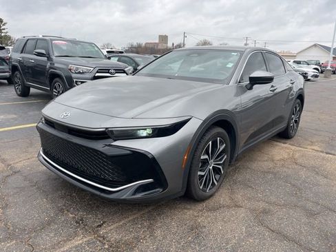 Used 2023 Toyota Crown XLE image 1