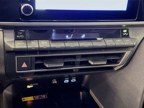 Used 2025 Toyota Camry LE image 24