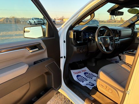 Used 2025 Chevrolet Silverado 1500 LT AWD/4WD image 20