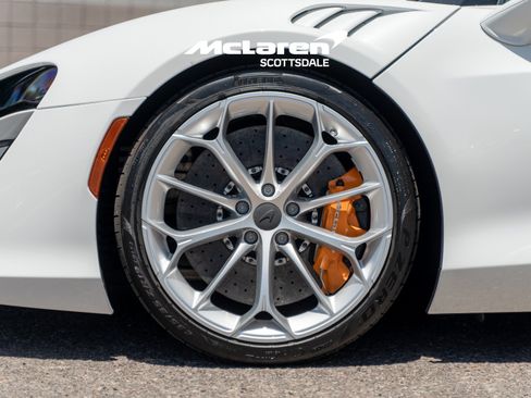 Used 2026 McLaren Artura RWD image 27