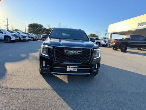 Used 2023 GMC Yukon Denali Ultimate image 3