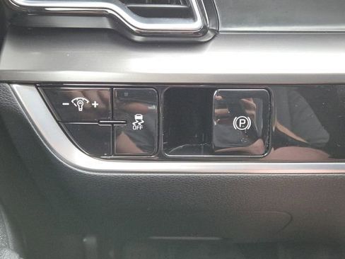 Used 2024 Kia Sportage EX AWD/4WD image 11