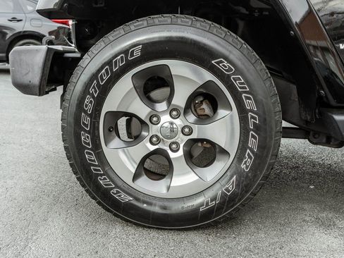 Used 2018 Jeep Wrangler Unlimited Sahara image 30