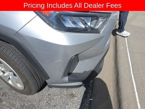 Used 2020 Toyota RAV4 LE AWD/4WD image 9