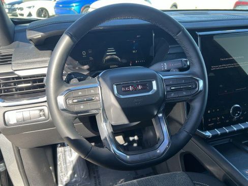 Used 2025 GMC Acadia Elevation image 11