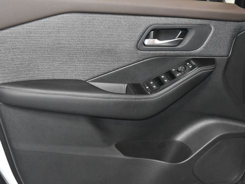 Certified 2023 Nissan Rogue SV image 4