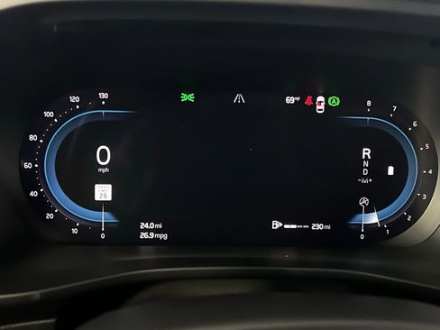 Used 2025 Volvo XC40 B5 Plus image 18