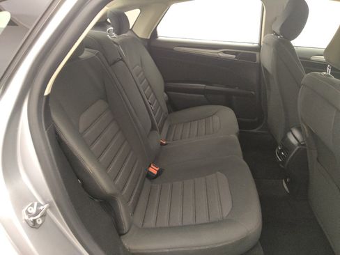Used 2020 Ford Fusion SE AWD/4WD image 19