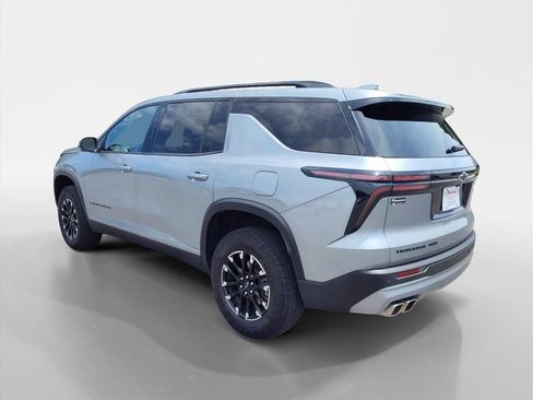 Used 2024 Chevrolet Traverse Z71 AWD/4WD image 3