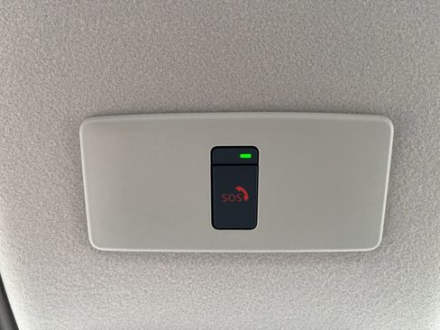 New 2025 Nissan Versa SR w/ Trunk Package image 19