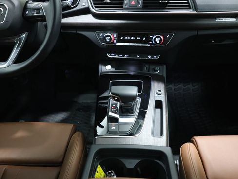 Certified 2024 Audi Q5 e Premium w/ Convenience Package AWD/4WD image 20
