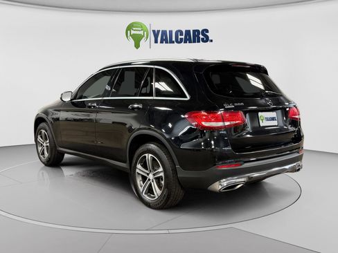 Used 2016 Mercedes-Benz GLC 300 4MATIC w/ Multimedia Package image 3