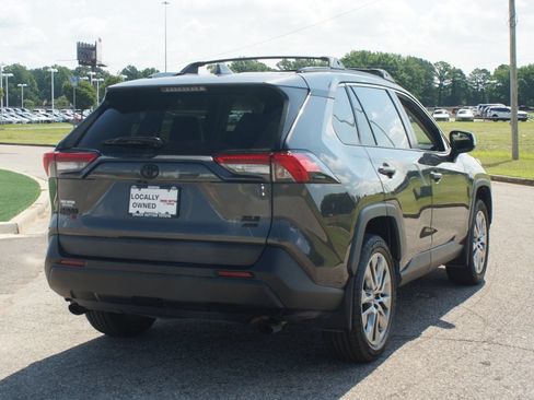 Used 2022 Toyota RAV4 XLE Premium AWD/4WD image 19