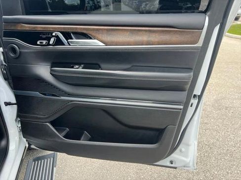 Certified 2022 Jeep Grand Wagoneer Series I AWD/4WD image 9