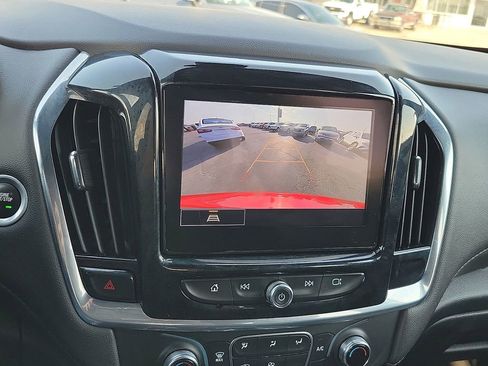 Used 2023 Chevrolet Traverse LT image 17