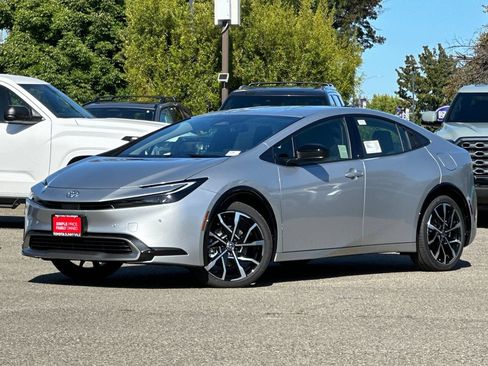New 2026 Toyota Prius Plug-In Hybrid FWD image 2