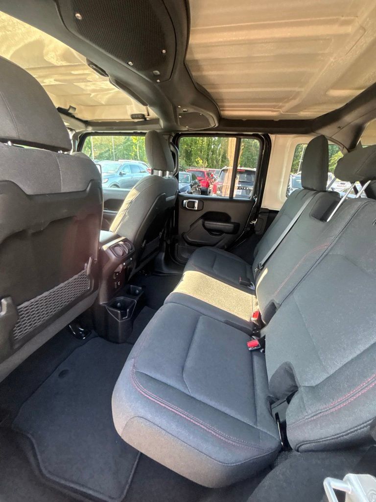 Used 2026 Jeep Wrangler Unlimited Rubicon AWD/4WD image 17
