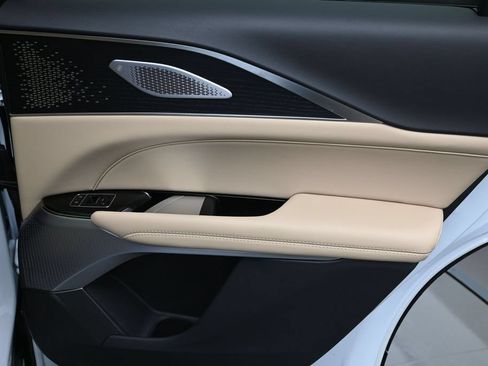 Used 2026 Cadillac Lyriq Signature Luxury w/ Nappa Leather Package AWD/4WD image 28