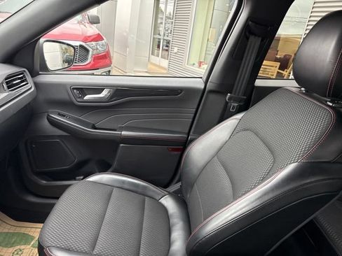 Certified 2025 Ford Escape ST-Line Select AWD/4WD image 26