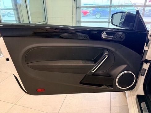 Used 2013 Volkswagen Beetle 2.0T image 9